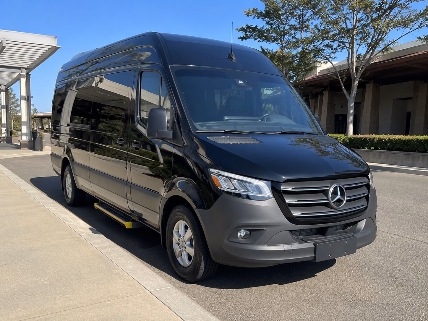 anchorage bus rentals for alaska road trips and washington travel